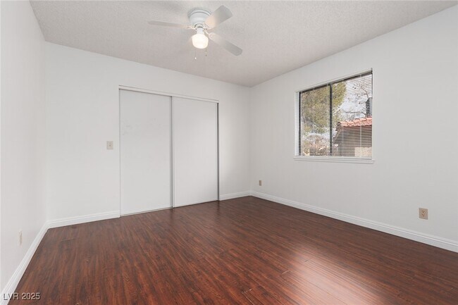 Building Photo - 5576 W Rochelle Ave.