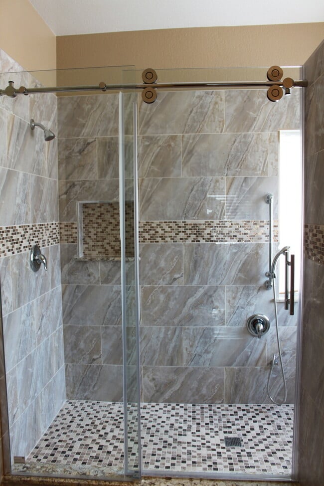 Building Photo - 4906 High Creek Dr