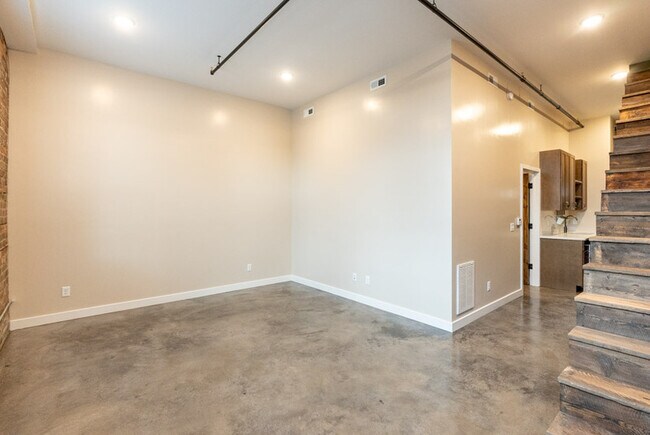 Building Photo - 225 Old South High St