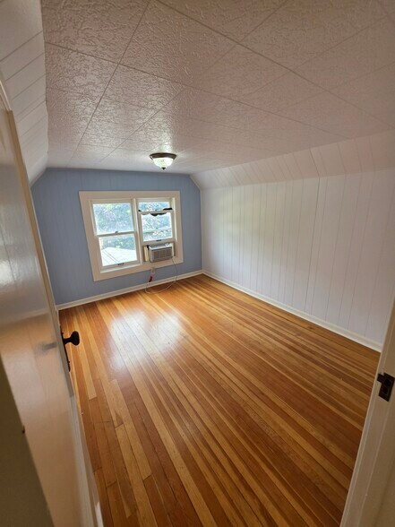 Building Photo - 420 Birney S St