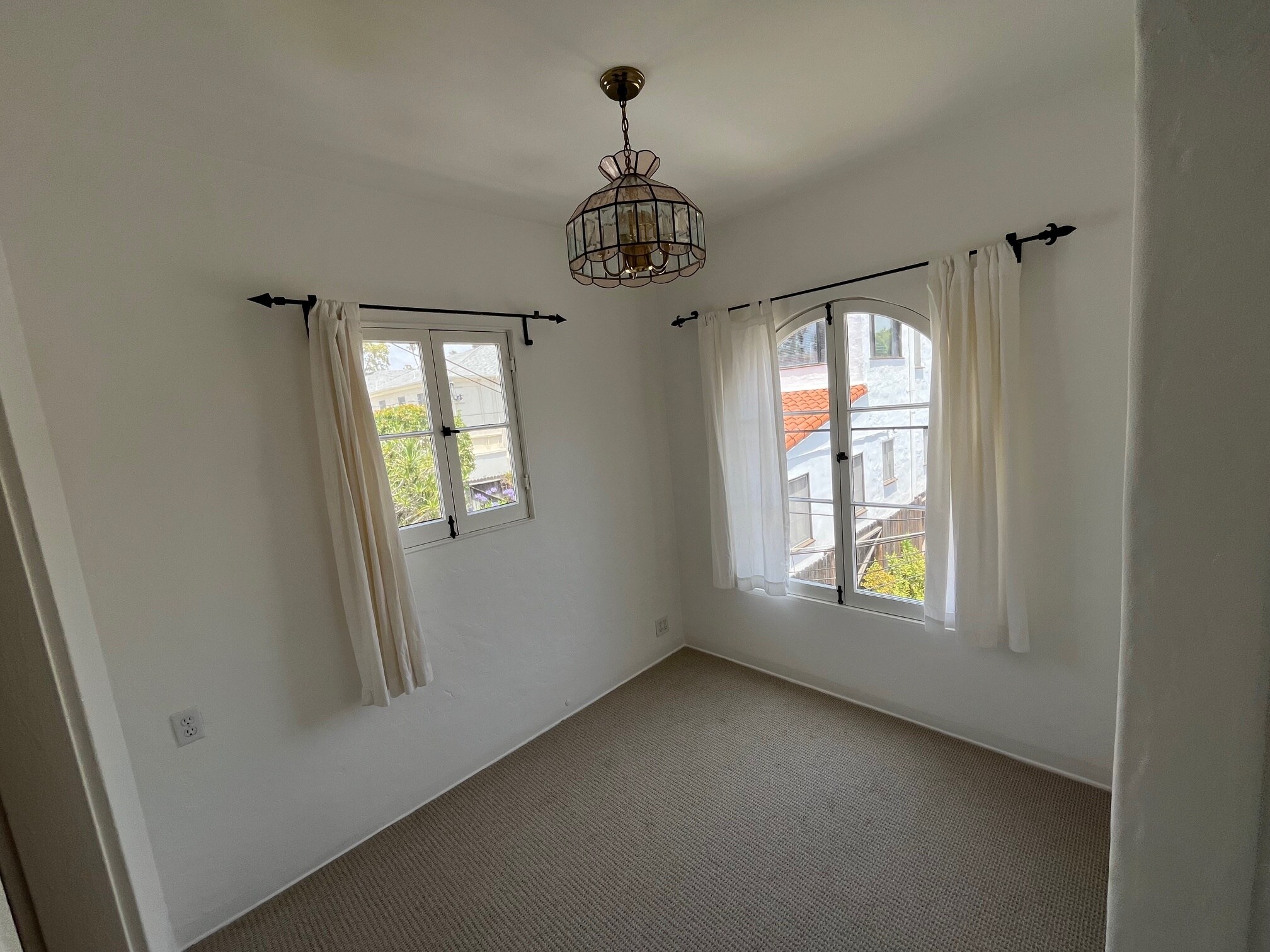 Dining nook and windows - 1617 California Ave