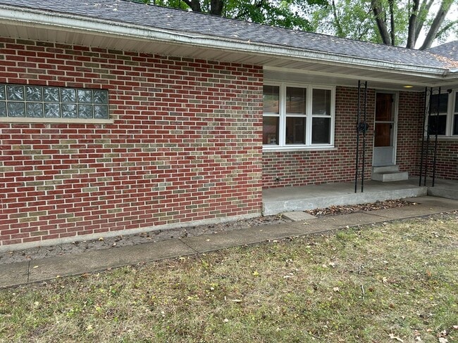 Building Photo - 203 N 7th St