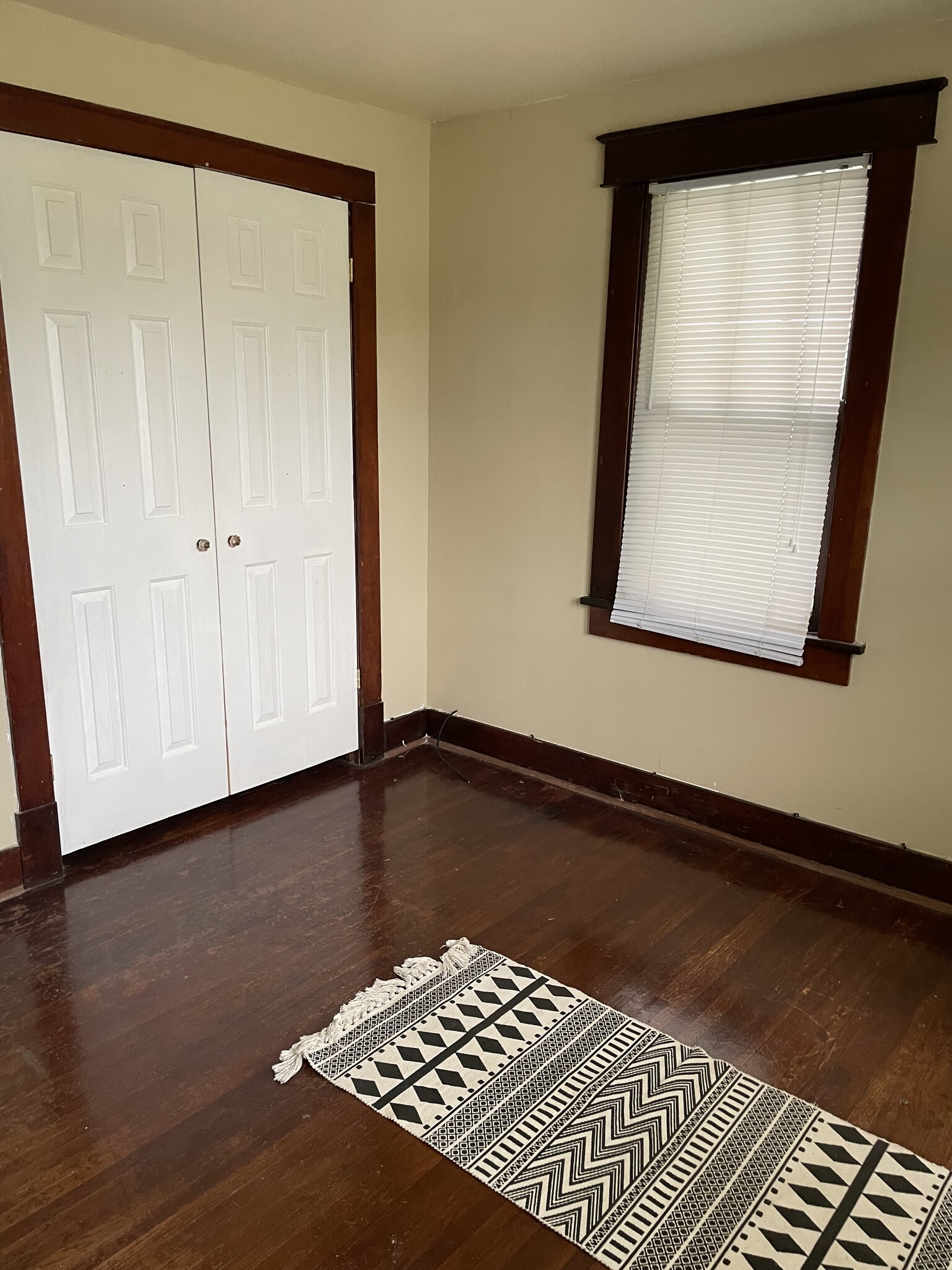 Building Photo - 401 Elm St