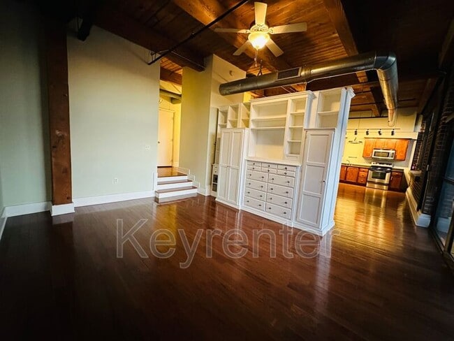 Building Photo - 1060 Worlds Fair Park Dr