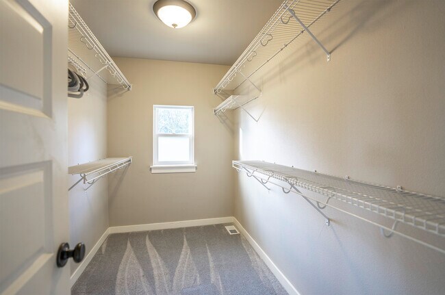 Building Photo - 1749 Skyline Ridge Ln SW