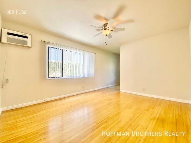 Building Photo - 2557 S Sepulveda Blvd