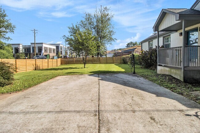 Building Photo - Fully Renovated Smart Home | EV Ready | Au...