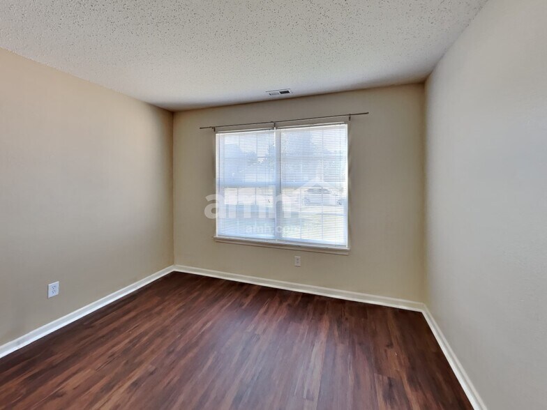 Building Photo - 9734 Thomas Ln