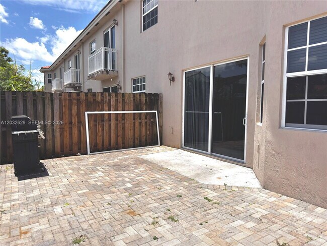 Building Photo - 7905 SW 120th Ave