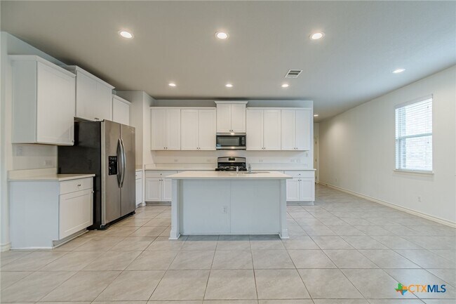 Building Photo - 124 Mary Max Cir