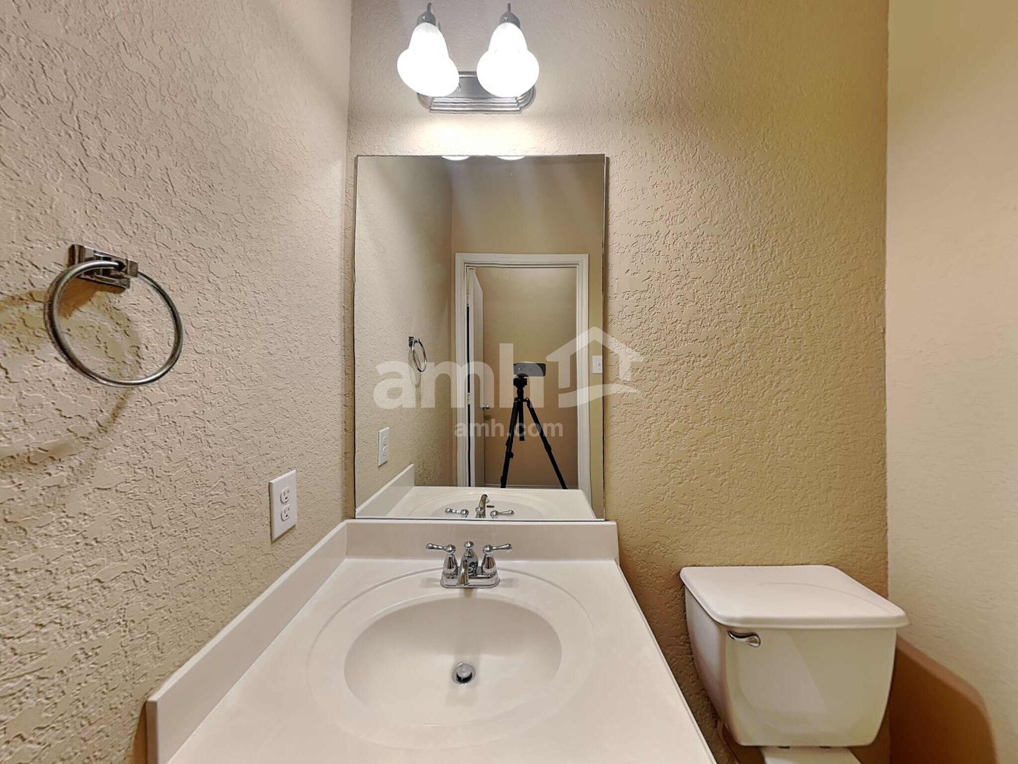 Building Photo - 9811 Rainbow Crk