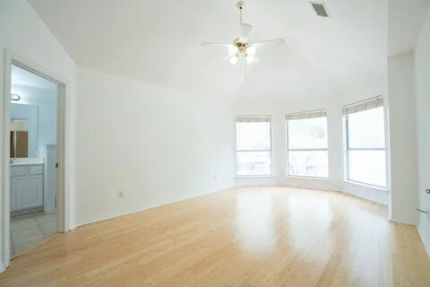 Building Photo - 300 Turtle Ct
