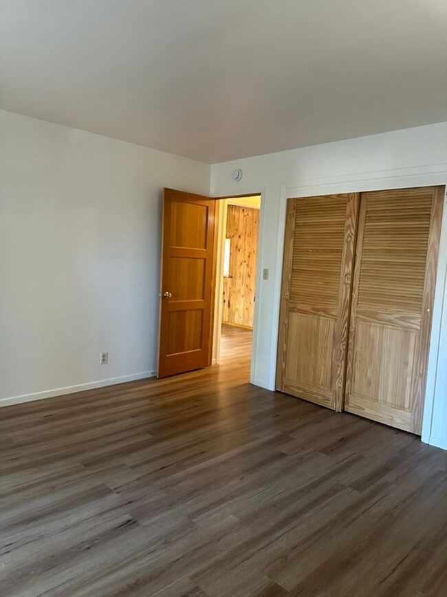 Building Photo - Long Term Lease in Glenshire- $2800