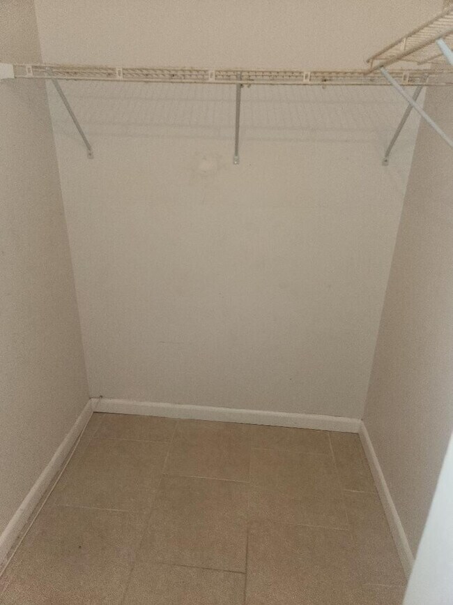 Building Photo - 613 Margate Ct