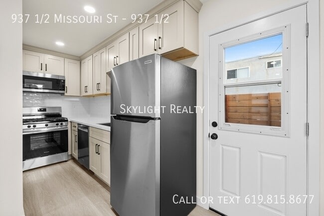 Building Photo - 937 1/2 Missouri St-937 1/2