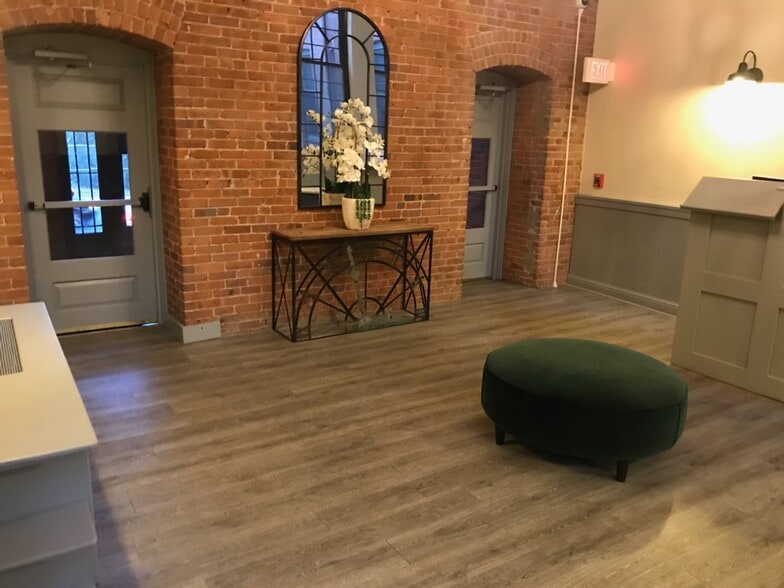 Building entry - 25 Grand St