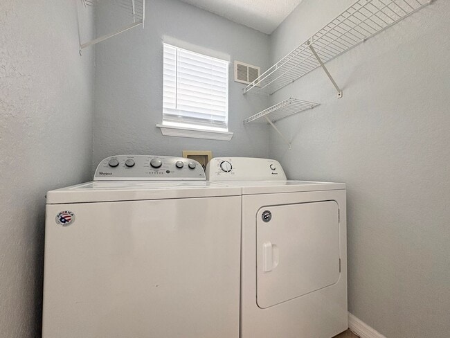 Building Photo - 1/1 Condo in Villa Del Sol ~ Gated Comm w/ Resort-Style Amenities!