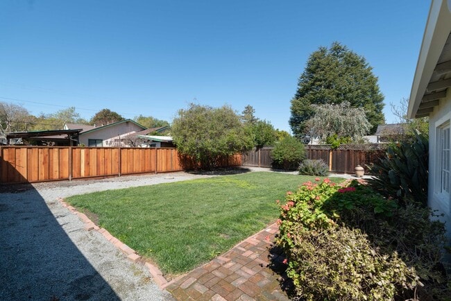 Building Photo - House in Great Sunnyvale Location w/Large Yard & Gardener