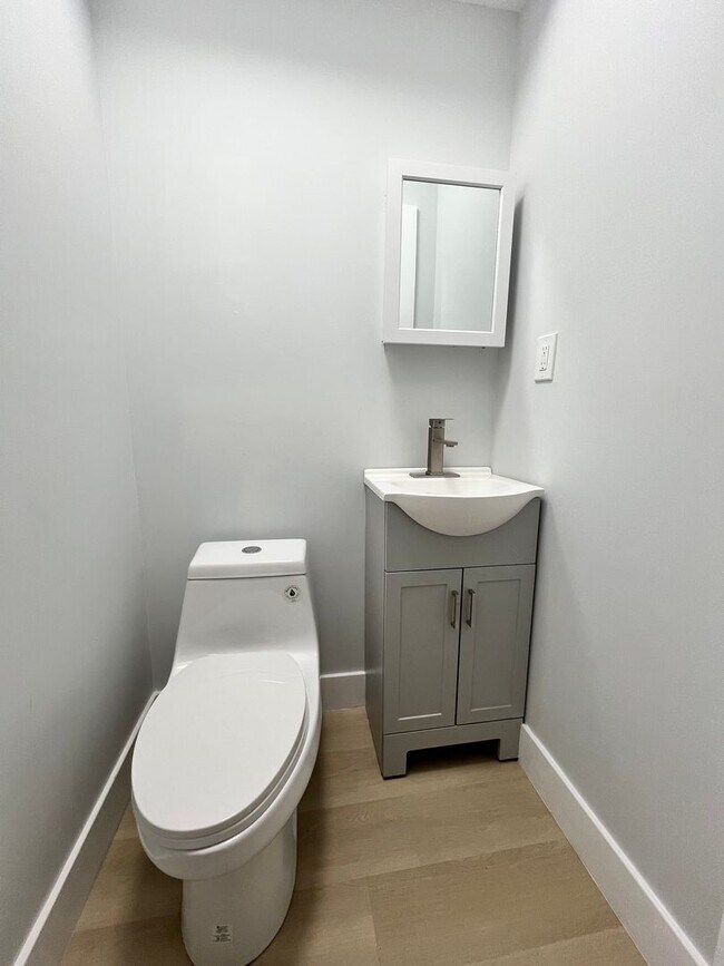 Building Photo - 1502 S Etting St