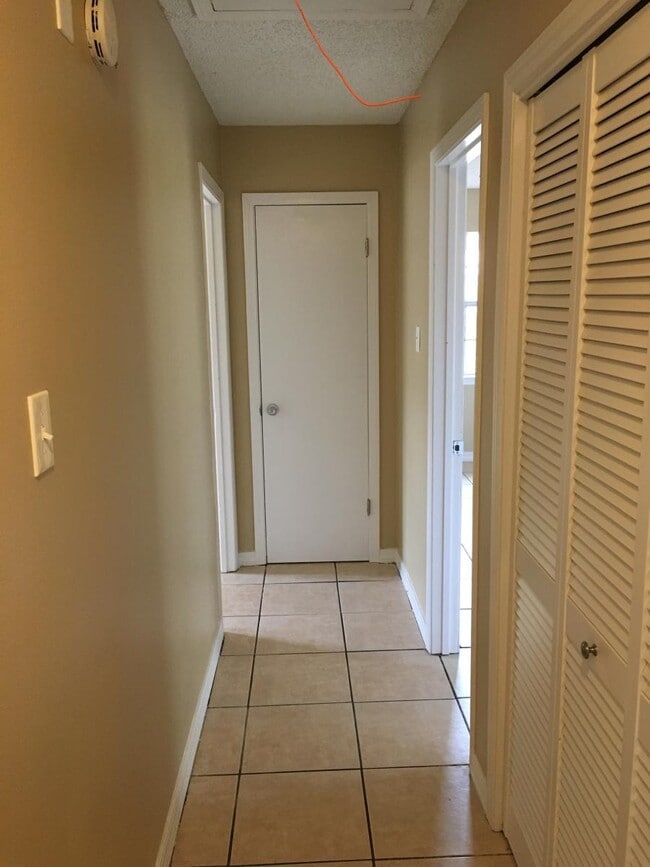 Building Photo - 1800 Ponderosa Pl