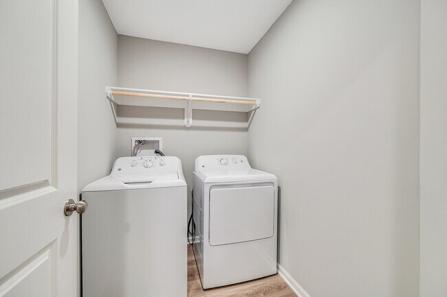 Building Photo - 411 E Benning St