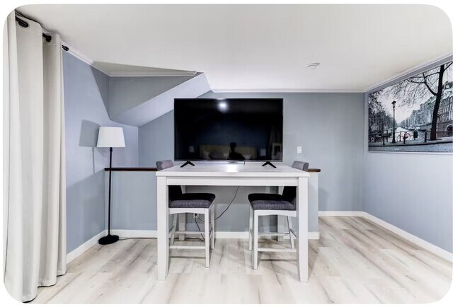 Building Photo - Furnished Home in HB