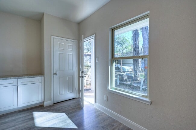 Building Photo - 9638 WARM Spgs