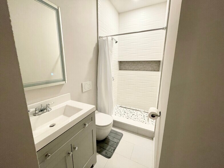 Building Photo - 21 Newport St