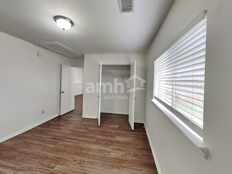 Building Photo - 16807 Pheasant Creek Ct