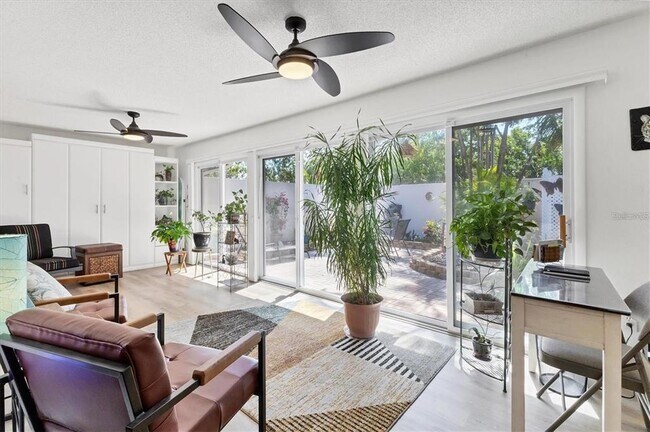 Building Photo - 6304 Pelican Dr