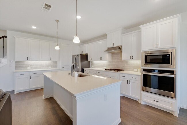 Building Photo - 205 Somerset Dr