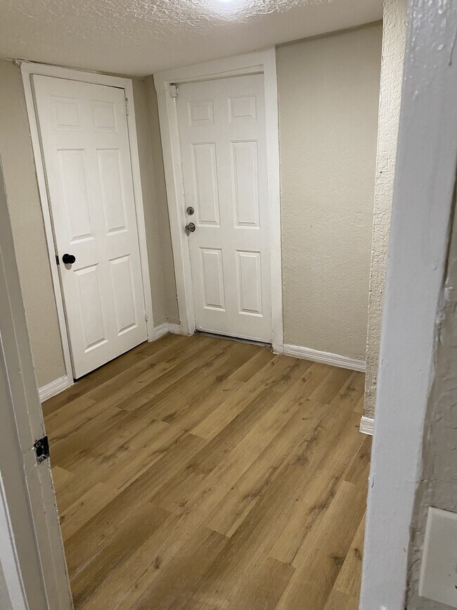 Building Photo - 1040 Line St