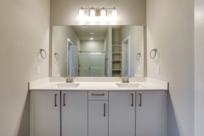 Building Photo - 657 Blackland dr