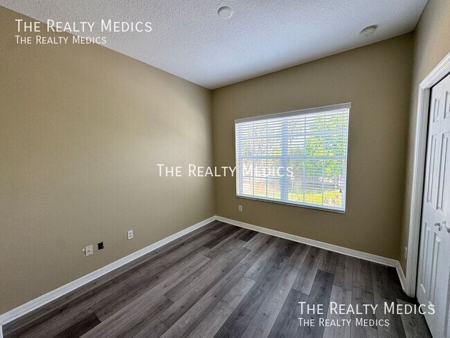 Building Photo - 2898 Oakwater Dr