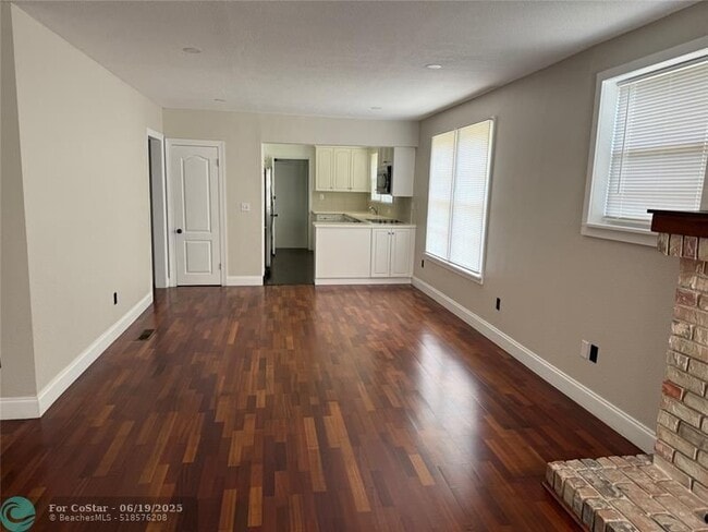 Building Photo - 5025 SW 64th Ave