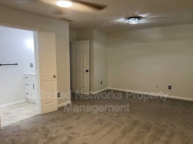 Building Photo - 5895 Terremont Cir