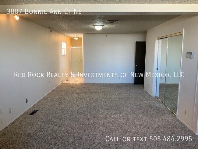 Building Photo - 3807 Bonnie Ann Ct NE