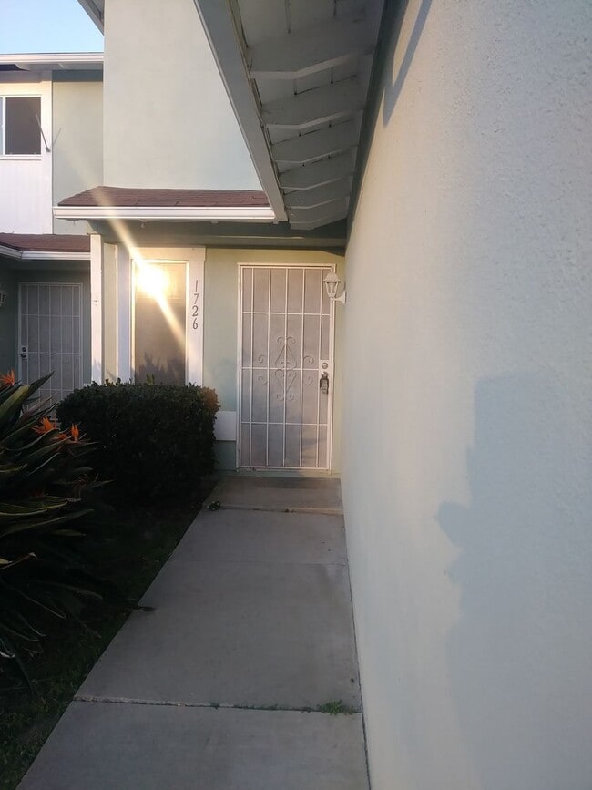 Building Photo - 798