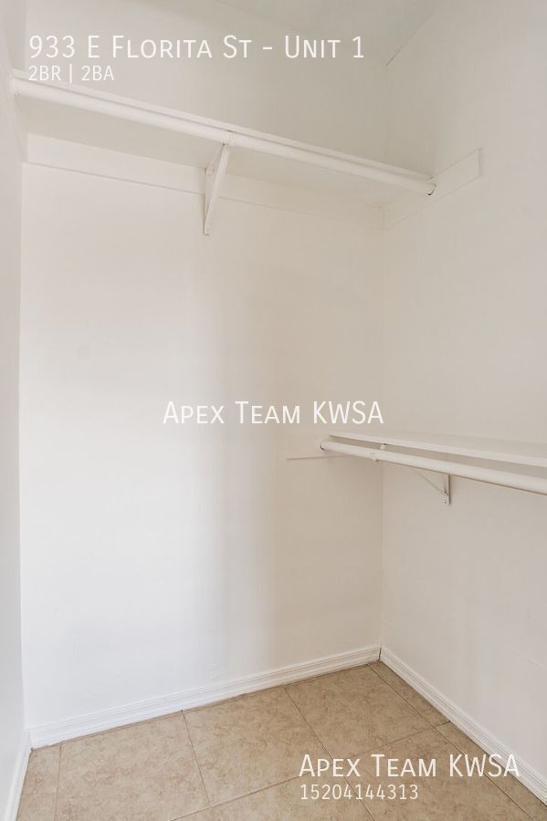 Building Photo - 933 E Florita St