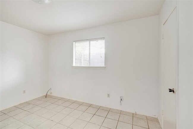 Building Photo - 5208 Bogey Ct