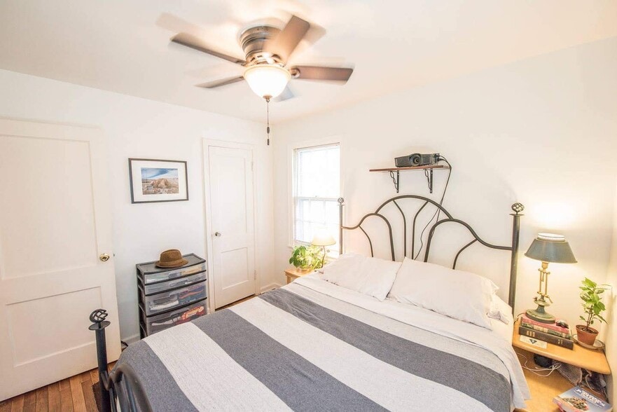 Building Photo - 5163 Caroline Ave