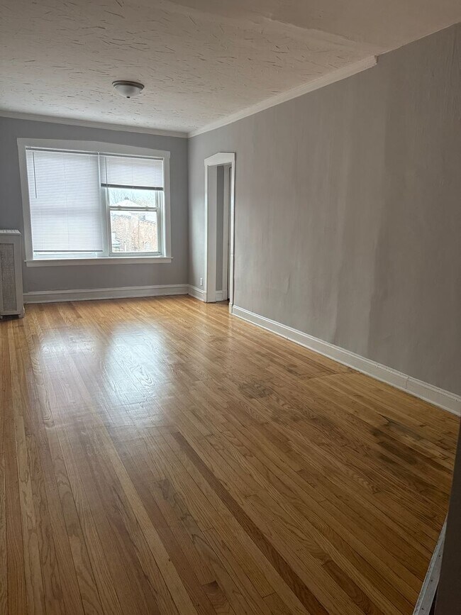 Building Photo - 2 BEDROOM 1 BATHROOM