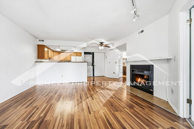 Building Photo - Charming Condo with Washer/Dryer and Gas Fireplace