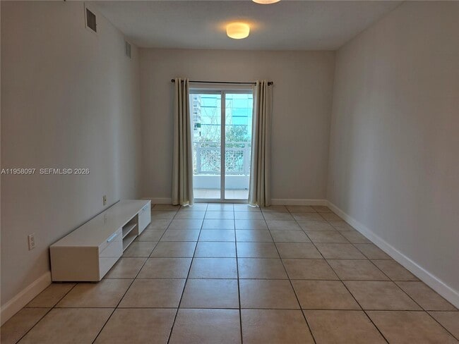 Building Photo - 471 NE 25th St