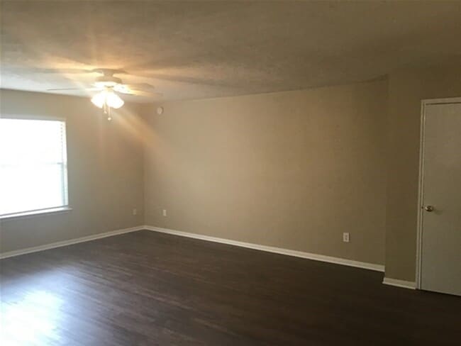 Building Photo - 1043 Leadenhall Cir