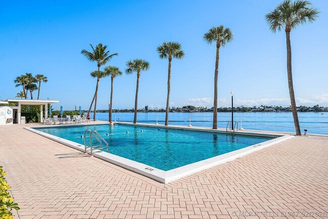 Building Photo - 2600 N Flagler Dr