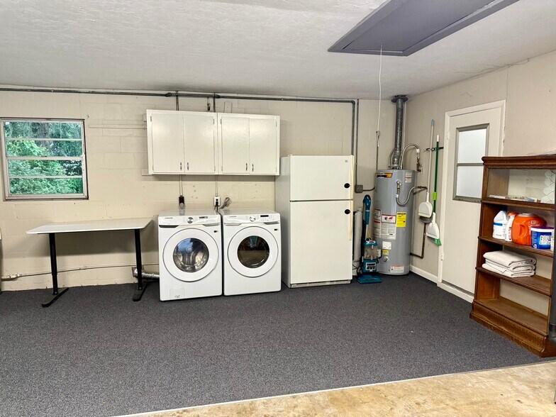 Building Photo - 2410 NW 54th Ter