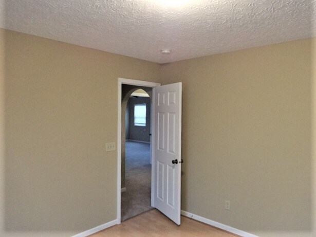 Building Photo - 523 Riverby Lane
