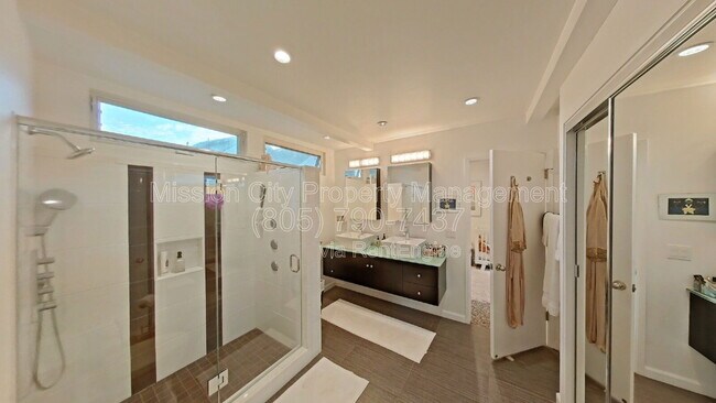 Building Photo - 5339 Berkeley Rd