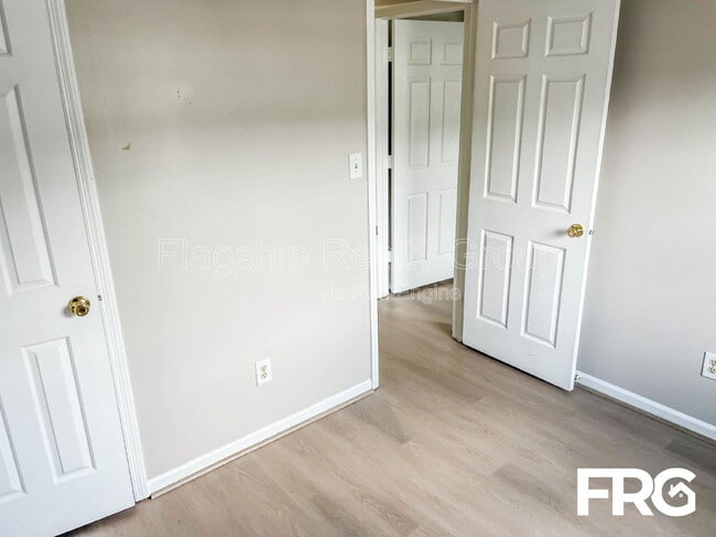 Building Photo - 2700 Thackery Rd